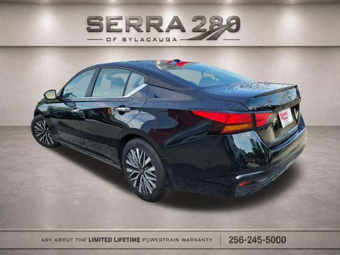 Used 2025 Nissan Altima 2.5 SV FWD image 7