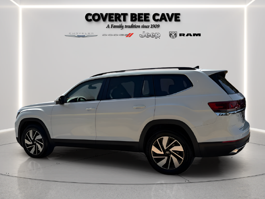Used 2024 Volkswagen Atlas SE w/ Panoramic Sunroof Package FWD image 9