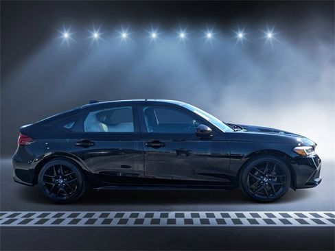 Used 2023 Honda Civic Sport image 2