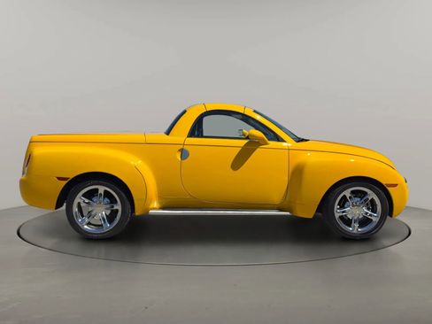 Used 2004 Chevrolet SSR w/ Preferred Equipment Group RWD image 6