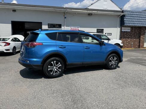 Used 2018 Toyota RAV4 LE AWD/4WD image 11
