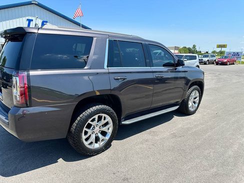 Used 2017 GMC Yukon SLT AWD/4WD image 4