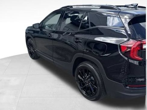 Used 2023 GMC Terrain SLT w/ Tech Package FWD image 5