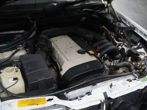 Used 1995 Mercedes-Benz E 320 Convertible image 13