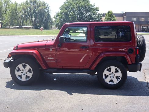 Used 2011 Jeep Wrangler Sahara AWD/4WD image 9
