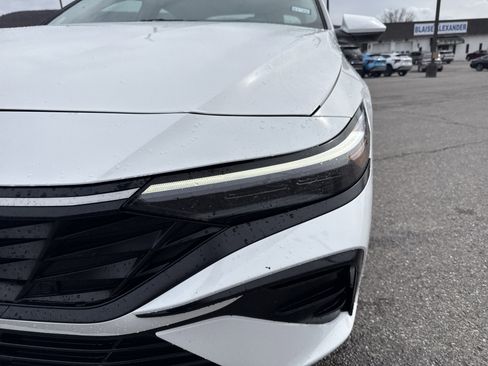 Used 2025 Hyundai Elantra SEL image 10