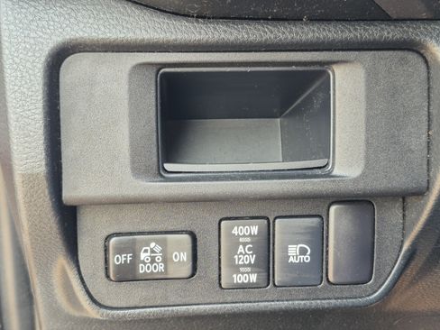 Used 2018 Toyota Tacoma TRD Off-Road w/ Technology Package AWD/4WD image 34