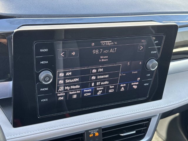 Certified 2025 Volkswagen Taos SE FWD image 17