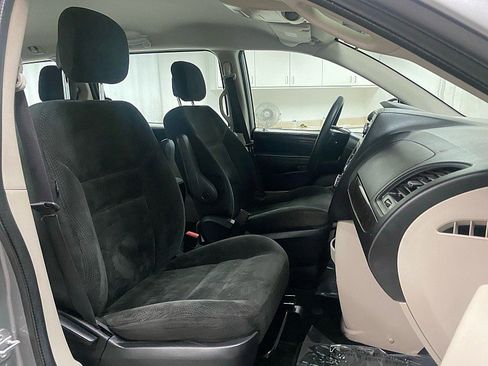 Used 2016 Dodge Grand Caravan American Value Package image 16