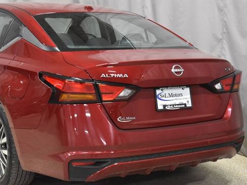 Used 2024 Nissan Altima 2.5 SV image 9