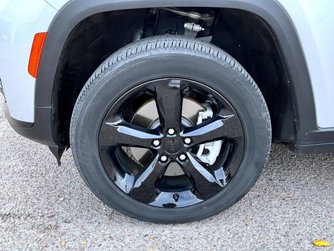 Certified 2024 Jeep Grand Cherokee L Altitude image 23