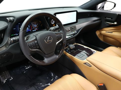 Used 2024 Lexus LS 500 w/ Interior Upgrade Package RWD image 19