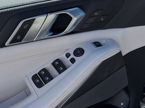 New 2026 BMW X5 xDrive50e w/ Executive Package image 23