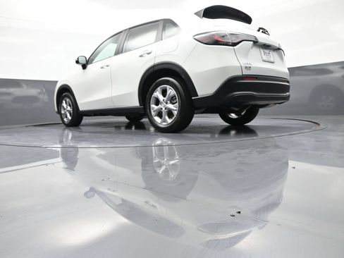 Certified 2025 Honda HR-V LX image 30
