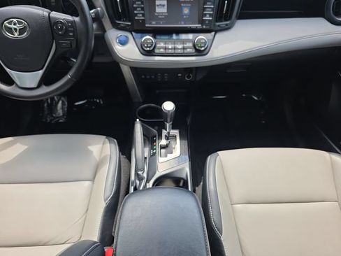 Used 2018 Toyota RAV4 Limited AWD/4WD image 18