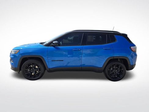 Used 2024 Jeep Compass Latitude AWD/4WD image 8
