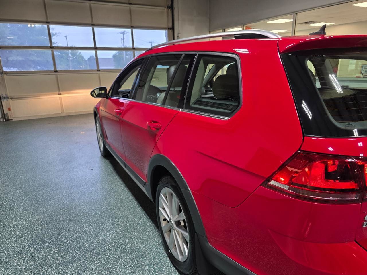 Used 2017 Volkswagen Golf Alltrack SE AWD/4WD image 10