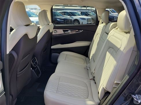 Certified 2022 Lincoln Nautilus Black Label image 11