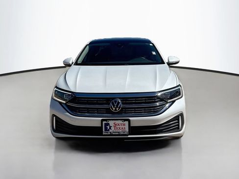 Used 2024 Volkswagen Jetta SEL FWD image 2
