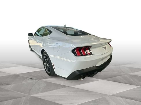 Used 2025 Ford Mustang Coupe RWD image 6