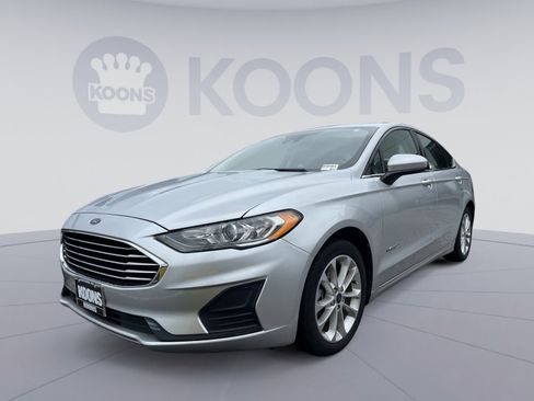 Used 2019 Ford Fusion SE FWD image 1
