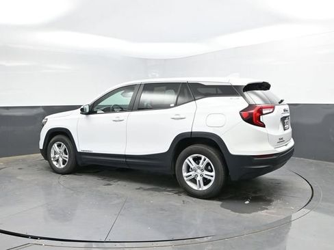 Used 2024 GMC Terrain SLE FWD image 8
