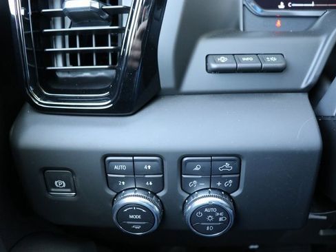 New 2025 GMC Sierra 3500 AT4 w/ AT4 Premium Plus Package image 24