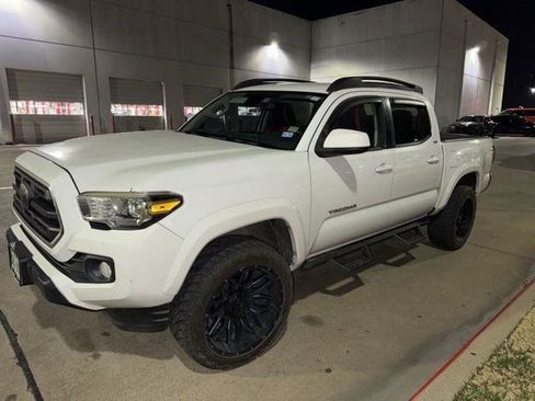 Used 2018 Toyota Tacoma SR5 image 3