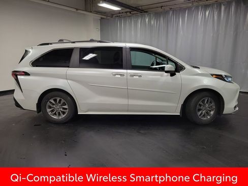 Used 2024 Toyota Sienna XLE w/ XLE Plus Package image 9