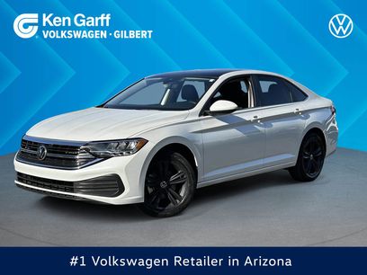 Used 2022 Volkswagen Jetta SE w/ Panoramic Sunroof Package