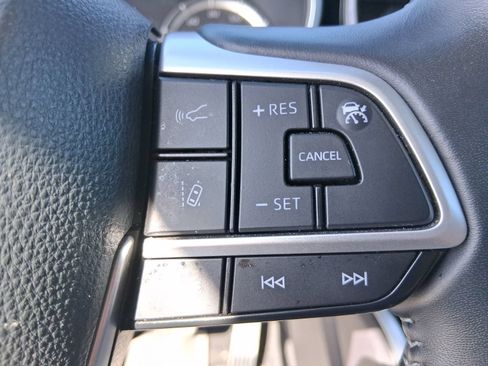 Used 2025 Toyota Highlander XLE AWD/4WD image 21