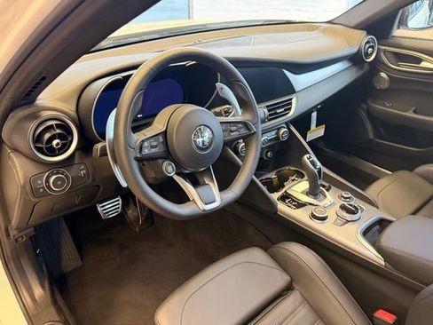 Used 2024 Alfa Romeo Giulia Veloce AWD/4WD image 19