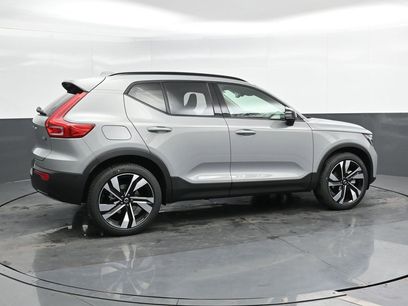 New 2025 Volvo XC40 B5 Ultra w/ Climate Package