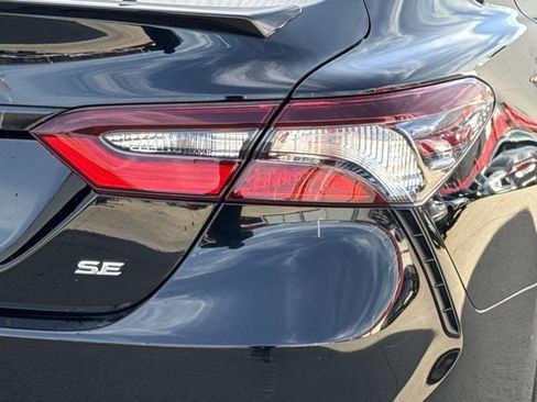 Used 2023 Toyota Camry SE image 6