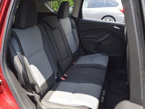 Used 2017 Ford Escape SE w/ Equipment Group 201A FWD image 9