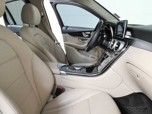 Used 2018 Mercedes-Benz GLC 300 4MATIC image 19