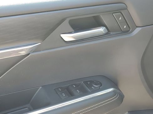 Used 2025 GMC Acadia Elevation image 46