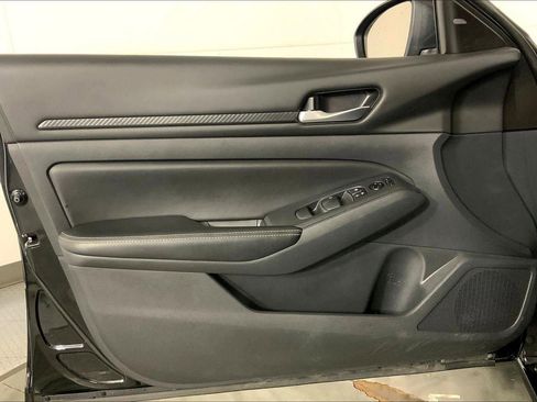 Used 2025 Nissan Altima 2.5 SV image 24