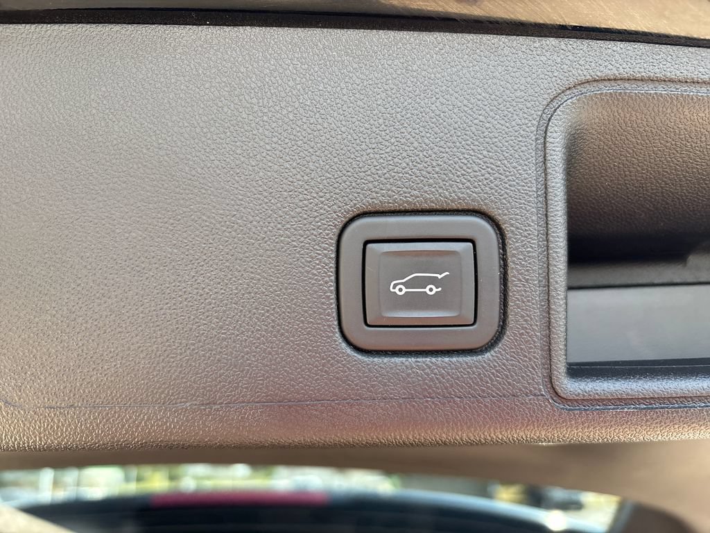 Used 2023 GMC Terrain SLT w/ Tech Package FWD image 41