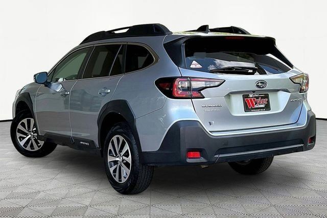 Used 2024 Subaru Outback Premium AWD/4WD image 11