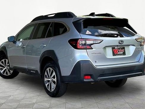 Used 2024 Subaru Outback Premium AWD/4WD image 11