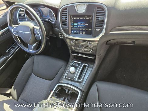 Used 2022 Chrysler 300 Touring w/ Sport Appearance Package image 17