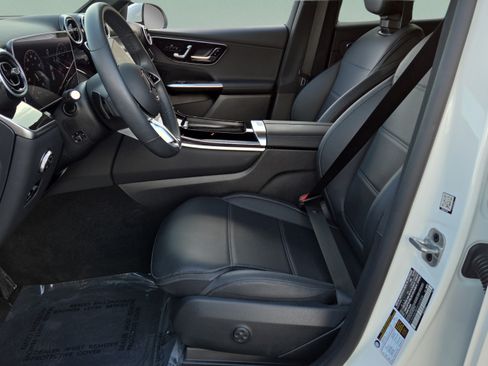 Used 2025 Mercedes-Benz GLC 300 image 9