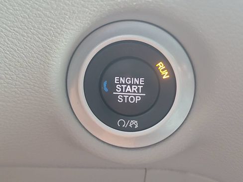 Used 2023 Chrysler Pacifica Touring-L FWD image 30