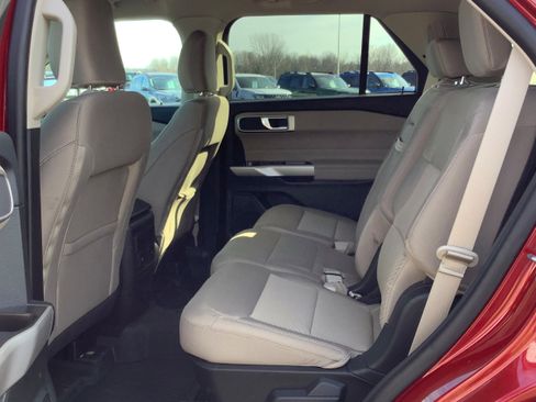 Used 2024 Ford Explorer XLT image 10