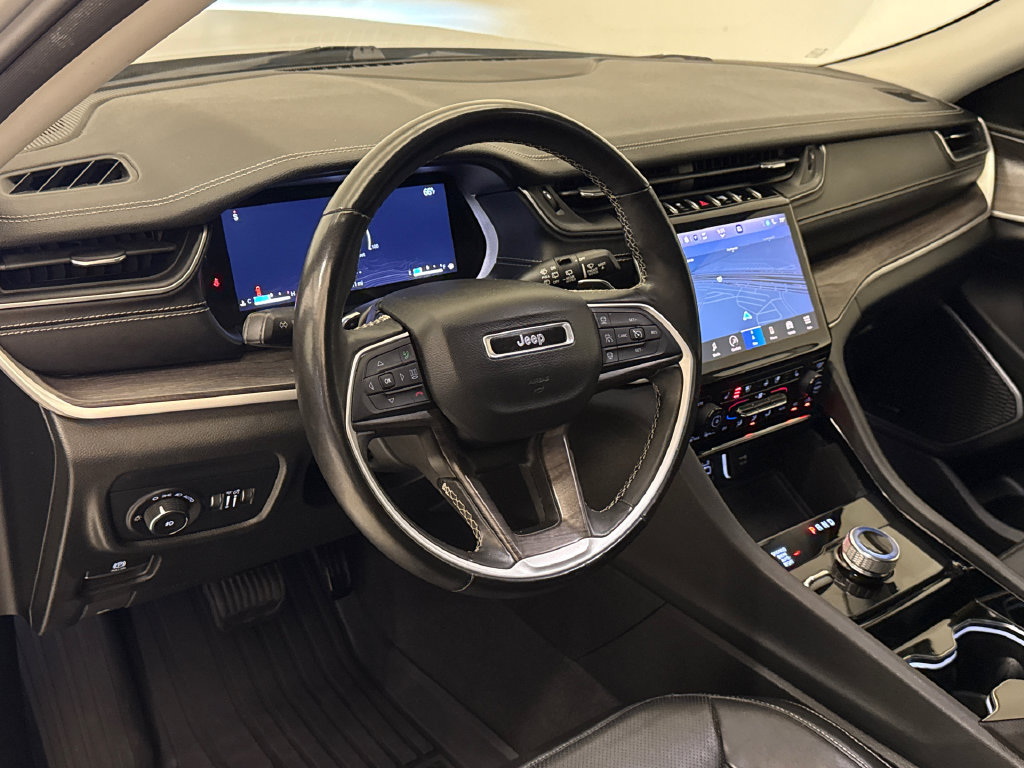 Used 2022 Jeep Grand Cherokee L Limited w/ Luxury Tech Group II AWD/4WD image 21