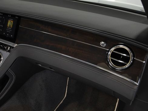 Used 2021 Bentley Continental GT image 48