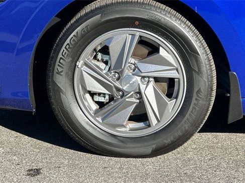 Certified 2025 Hyundai Elantra SE image 25