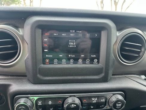 Used 2019 Jeep Wrangler Sport AWD/4WD image 4