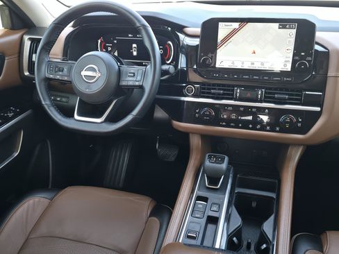 Used 2023 Nissan Pathfinder Platinum FWD image 9